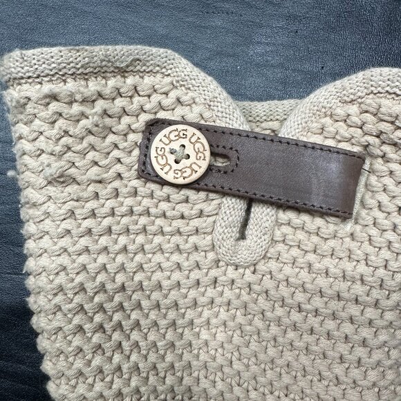 Women's UGG Boots - Picture 2 of 5